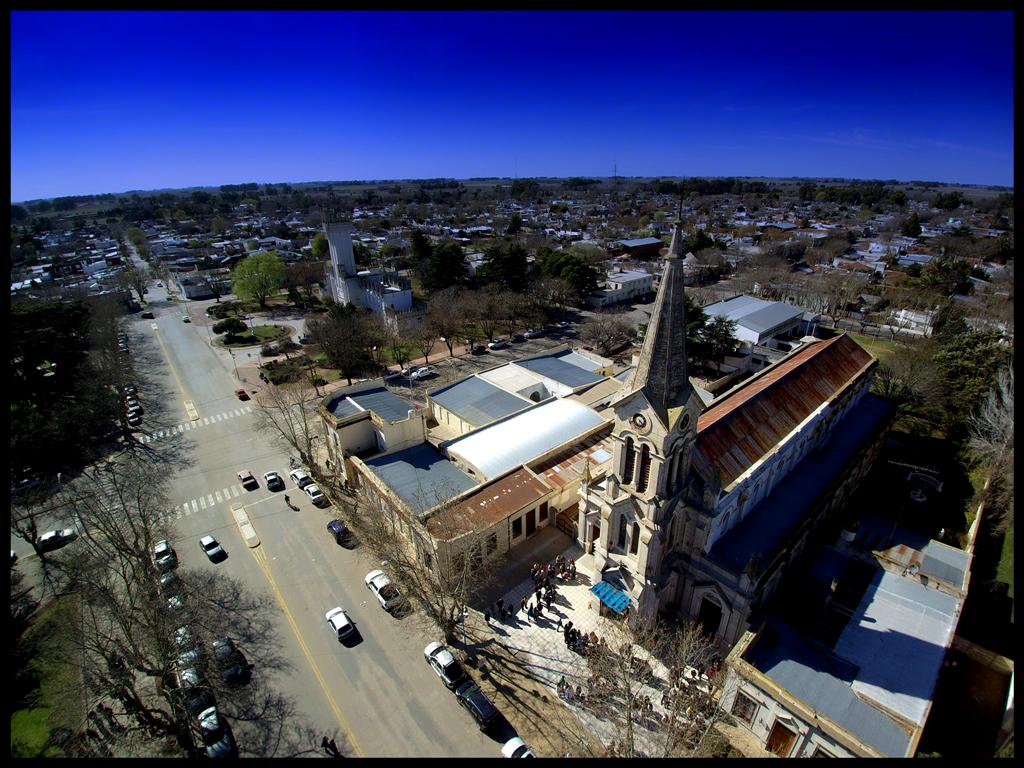 Iglesia Escuela N°1 y Palacio Municipal