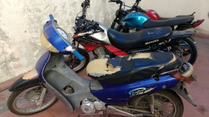 Motos